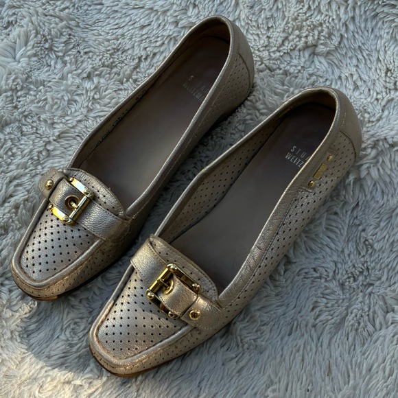Stuart Weitzman Glow Leather Driver Moccasins in  Metallic Silver Size 8.5 - Picture 1 of 7